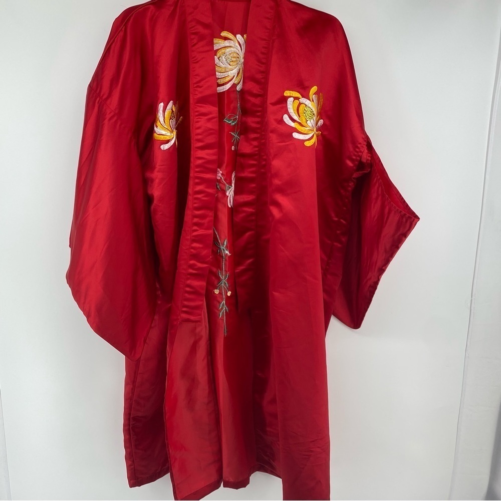 Satin‎ Red Sz Medium Embroidered Kimono
